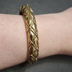 Gold tone hinged bracelet 6.25"